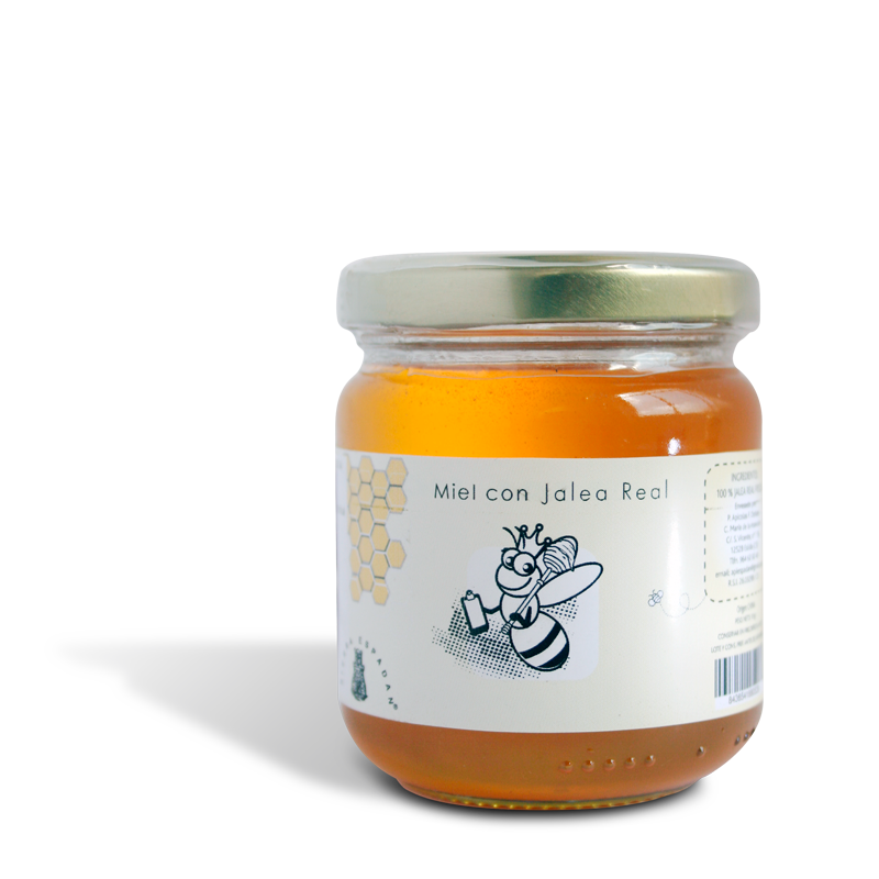 La jalea real es un producto ácido, blanquecino y cremoso que fabrican las abejas jóvenes para alimentar a las larvas durante tres días y a la destinada a ser reina durante toda la vida.